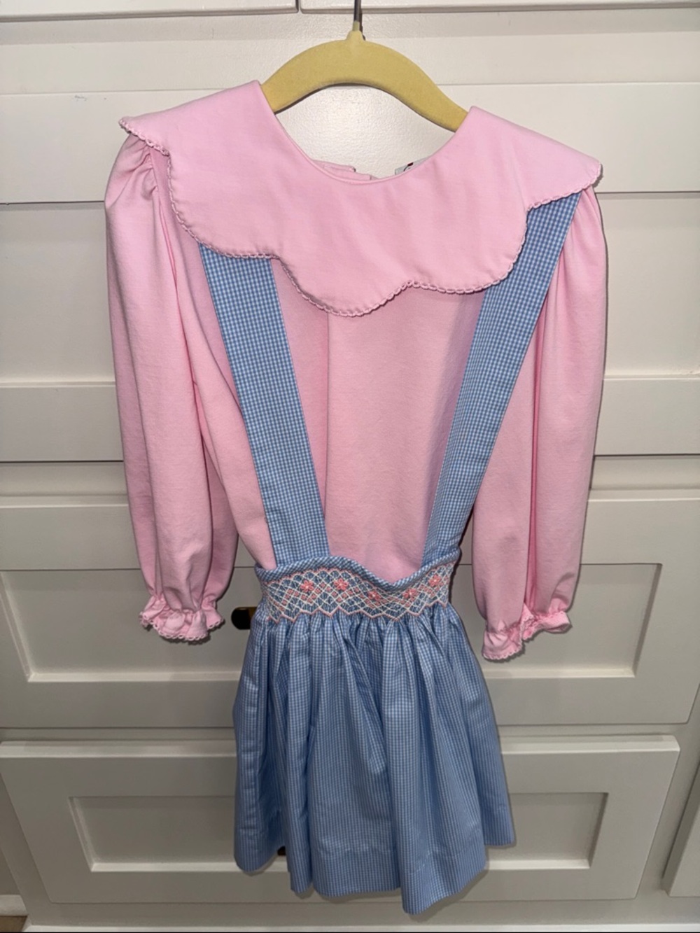 Delaney 2 Piece Jumper outfit. Size 5
Adjustable straps, like new!